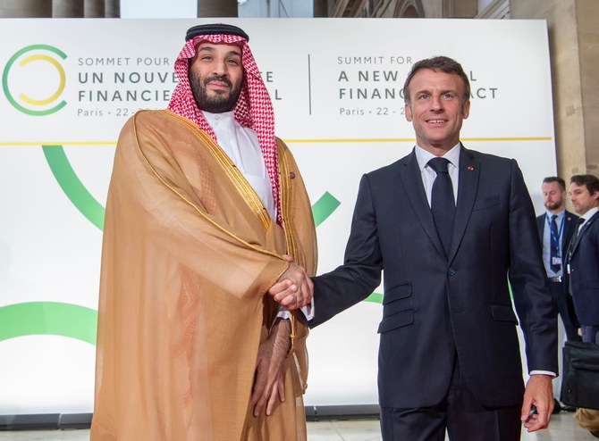 Saudi Arabia’s Crown Prince Mohammed bin Salman shakes hands with French President Emmanuel Macron. (SPA)